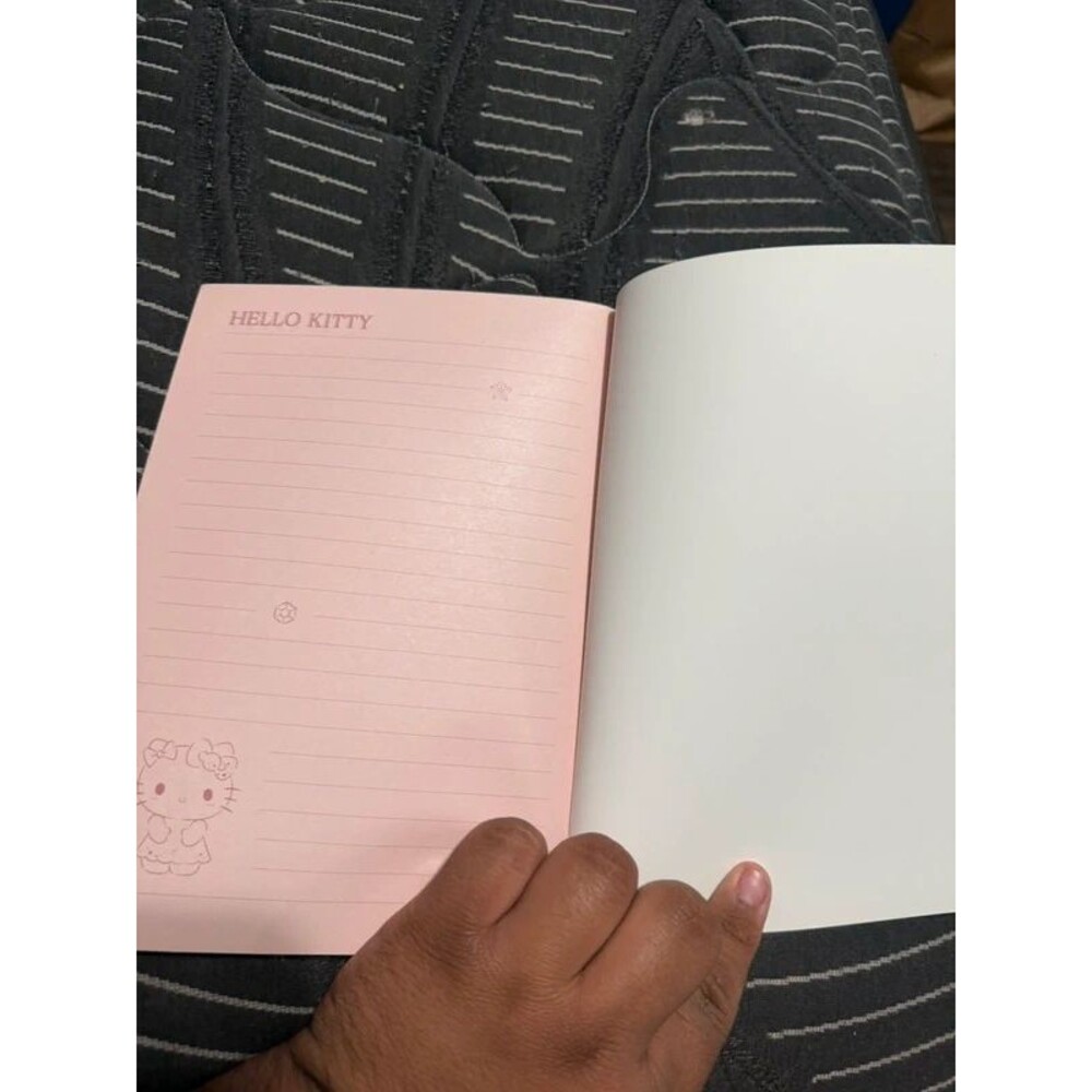Hello Kitty MInoso Notebook - Picture 3 of 5